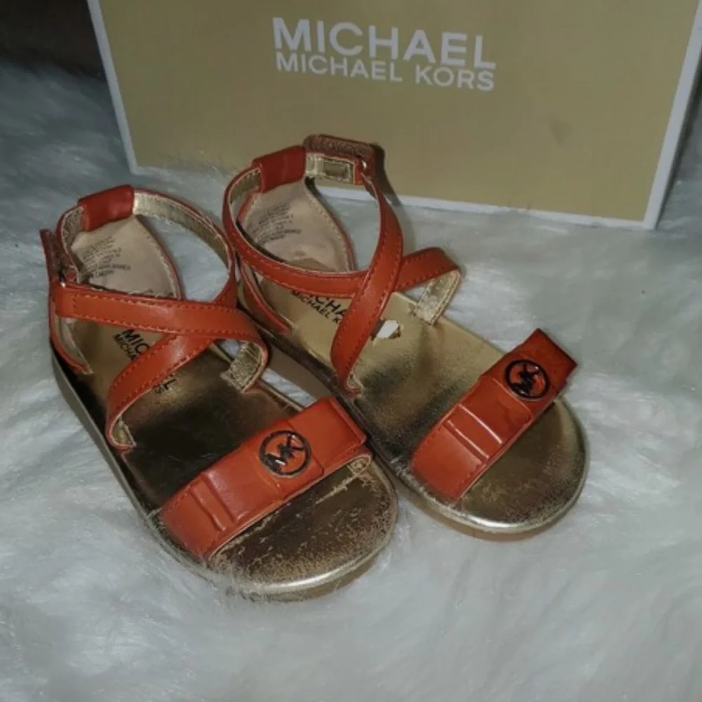 Girl’s Micheal Kors logo sandals 7c EUC